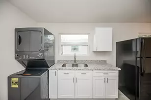 5042 Mallow St, Houston, TX 77033 - Photo 5