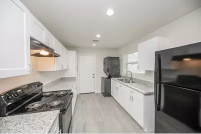 5042 Mallow Street #B, Houston, TX 77033 - Photo 3