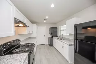 5042 Mallow St, Houston, TX 77033 - Photo 3