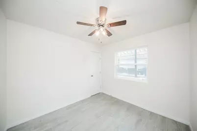 5042 Mallow Street #B, Houston, TX 77033 - Photo 11