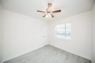 5042 Mallow St, Houston, TX 77033 - Photo 11