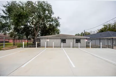 5042 Mallow Street #B, Houston, TX 77033 - Photo 13