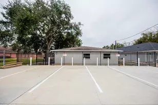 5042 Mallow St, Houston, TX 77033 - Photo 13