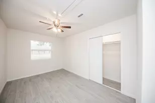 5042 Mallow St, Houston, TX 77033 - Photo 7