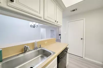 11711 Memorial Drive #573, Houston, TX 77024 - Photo 13