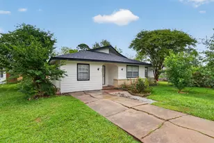 907 S 3rd St, La Porte, TX 77571 - Photo 3