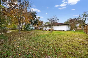 907 S 3rd St, La Porte, TX 77571 - Photo 39