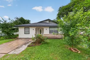 907 S 3rd St, La Porte, TX 77571 - Photo 1