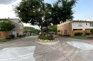 10615 N Briar Forest Dr W, Houston, TX 77042 - Photo 31