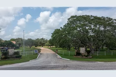13 Center Tree Drive, Palacios, TX 77465 - Photo 7