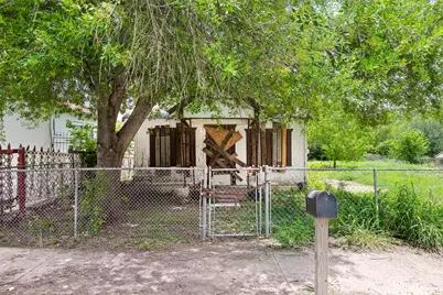 904 S San Joaquin Avenue, San Antonio, TX 78237 - Photo 3