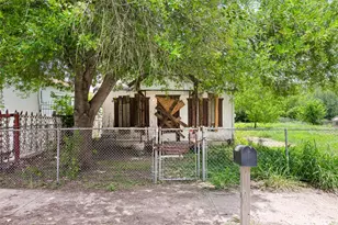 904 S San Joaquin Ave, San Antonio, TX 78237 - Photo 3
