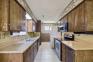 9706 Carmalee St, Houston, TX 77075 - Photo 9