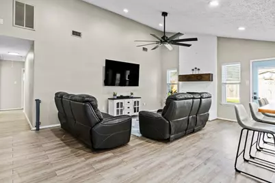 467 Reseda Drive, Houston, TX 77598 - Photo 3