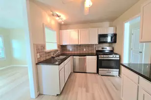 118 Whiting St, Galveston, TX 77550 - Photo 5