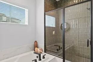 9216 Washington Hts St, Houston, TX 77063 - Photo 23