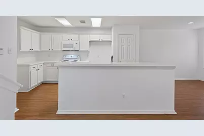 130 S Walden Elms Circle, The Woodlands, TX 77382 - Photo 9