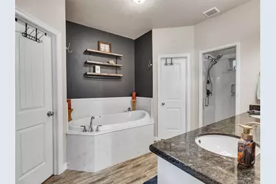 155 Horse Shoe Trail, Angleton, TX 77515 - Photo 11