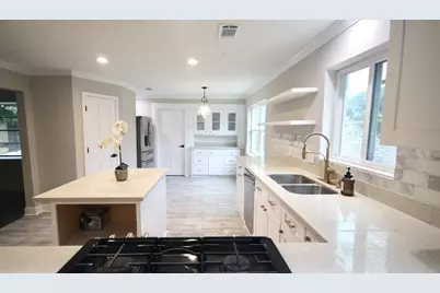 7827 Zilonis Court, Jersey Village, TX 77040 - Photo 5