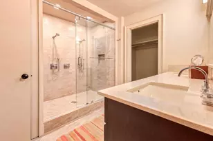 2327 Briar Branch Dr, Houston, TX 77042 - Photo 27