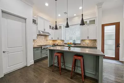 1208 Welch Street, Houston, TX 77006 - Photo 3