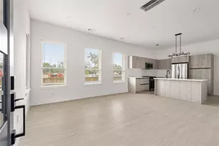 107 Tolima Dove St, Houston, TX 77018 - Photo 5