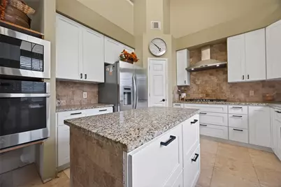 6810 Knoll Park Drive, Sugar Land, TX 77479 - Photo 11