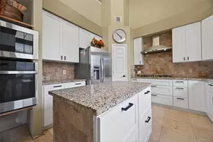 6810 Knoll Park Dr, Sugar Land, TX 77479 - Photo 11