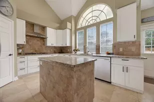 6810 Knoll Park Dr, Sugar Land, TX 77479 - Photo 9