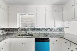 2709 Adams St, Alvin, TX 77511 - Photo 13