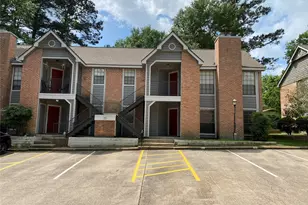 2401 Sycamore Ave, Huntsville, TX 77340 - Photo 1