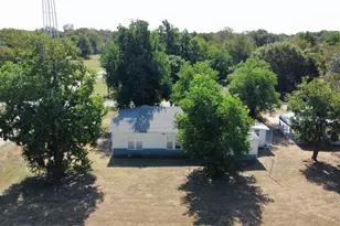 805 Caldwell St, Lexington, TX 78947 - Photo 5