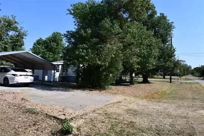 805 Caldwell Street, Lexington, TX 78947 - Photo 11