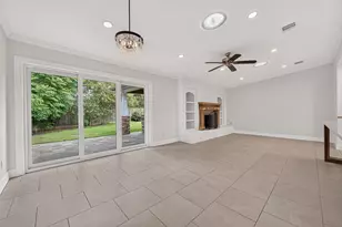 11126 Cedarhurst Dr, Houston, TX 77096 - Photo 19