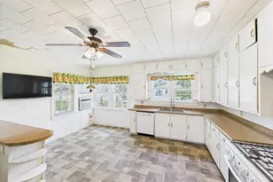 305 W Converse St, Weimar, TX 78962 - Photo 27