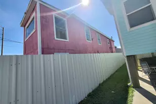 511 43rd St, Galveston, TX 77550 - Photo 3