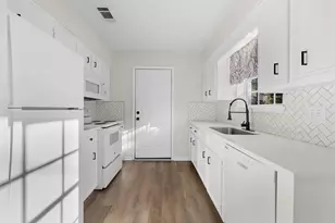 1000 Laredo Ct, College Station, TX 77845 - Photo 11