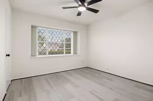 12123 Plumpoint Dr, Houston, TX 77099 - Photo 17