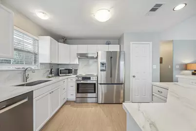 22032 Matagorda Drive, Galveston, TX 77554 - Photo 5