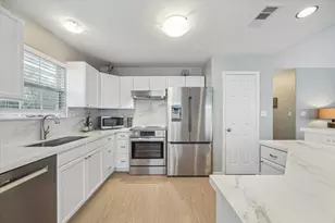 22032 Matagorda Dr, Galveston, TX 77554 - Photo 3