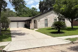 1402 Bellaire Blvd, Alvin, TX 77511 - Photo 1