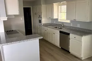 1402 Bellaire Blvd, Alvin, TX 77511 - Photo 3