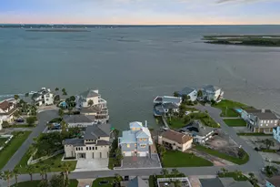 1311 Oahu Dr, Tiki Island, TX 77554 - Photo 3