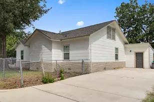 101 E James St, Baytown, TX 77520 - Photo 13