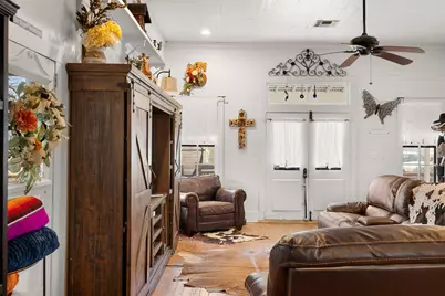 836 Pecan Street, New Ulm, TX 78950 - Photo 5