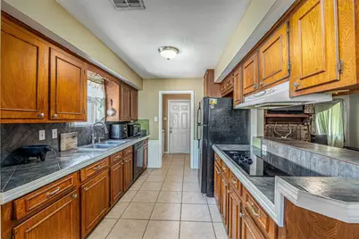 501 N Magnolia Street, Highlands, TX 77562 - Photo 17