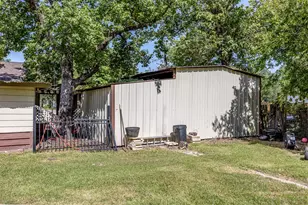 501 N Magnolia St, Highlands, TX 77562 - Photo 7