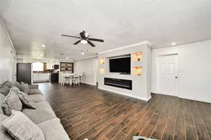 212 S Avenue D, Freeport, TX 77541 - Photo 9