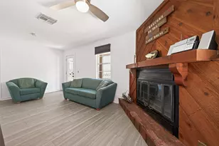 323 Lake Livingston Dr, Livingston, TX 77351 - Photo 7