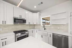 1807 Waco St, Dayton, TX 77535 - Photo 9